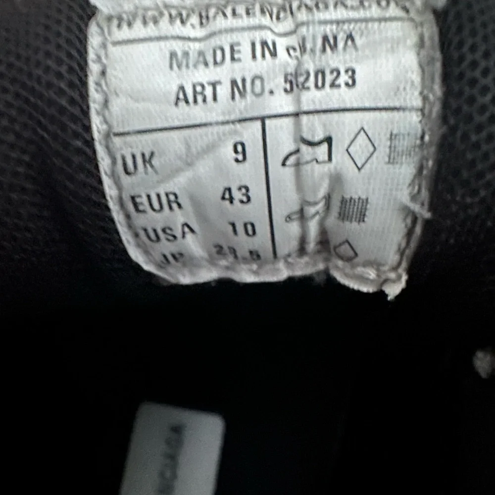BALENCIAGA TRACK RUNNER LED 50% - Picture 6 of 6